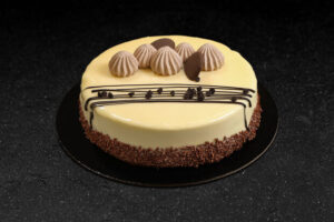 Greek style frozen rounded birthday WHITE cake approx. 1,1kg GS code 01379