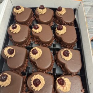 Greek style frozen indinvidual CHOCOLATE-VANILLA HEART cake 12x160gr ZS code 69109